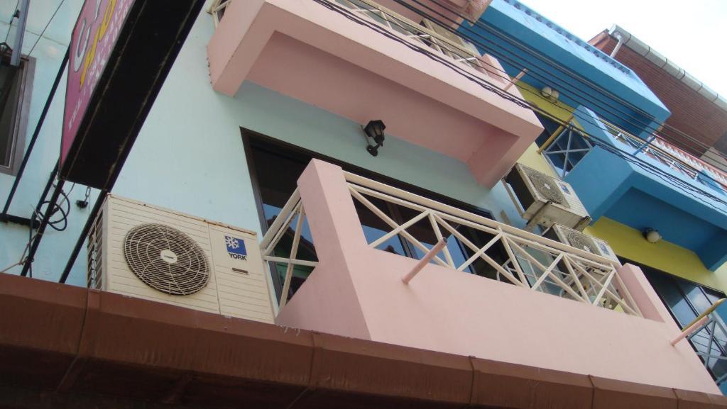 Candy House Patong Esterno foto